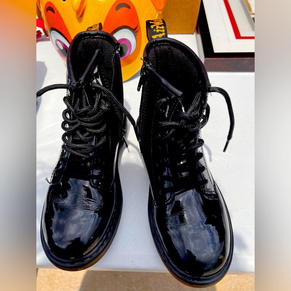 Kids Dr. Marten patent leather boots sz 2.